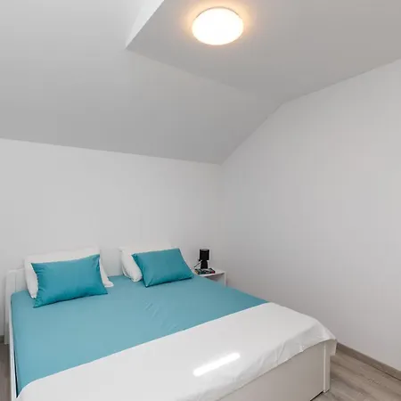 Katarina - Two-bedroom 4 Adults - Izme U Ribnjaka Street No 1 - #2 아파트 *